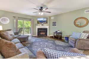 Two bedroom Pigeon Forge Condo near Dollywood Cedar Lodge 102 Sleeps 6