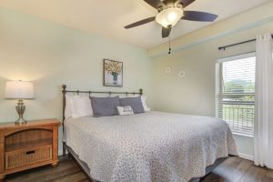 Two bedroom Pigeon Forge Condo near Dollywood Cedar Lodge 102 Sleeps 6