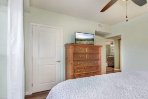 Two bedroom Pigeon Forge Condo near Dollywood Cedar Lodge 102 Sleeps 6