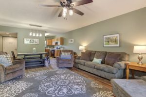 Two bedroom Pigeon Forge Condo near Dollywood Cedar Lodge 102 Sleeps 6