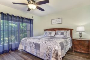 Two bedroom Pigeon Forge Condo near Dollywood Cedar Lodge 102 Sleeps 6