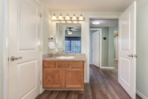 Two bedroom Pigeon Forge Condo near Dollywood Cedar Lodge 102 Sleeps 6