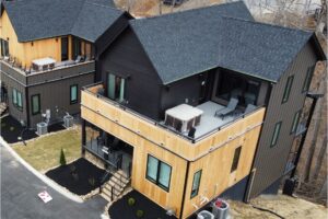 Five Bedroom Rooftop Cabin with Hot Tub, Game room, Theater Room, Large group Rentals Lodges at Reedmont