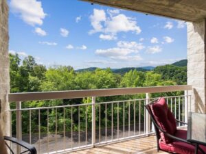 Whispering Pines 444 Vacation Destination Downtown Pigeon Forge with Mountain View