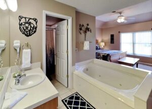 Whispering Pines 652 a 2 Bedroom Vacation Condo in Downtown Pigeon Forge, near Dollywood