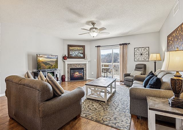 Whispering Pines 544 Catch a Star 4 Bedroom Condo in Downtown Pigeon Forge TN