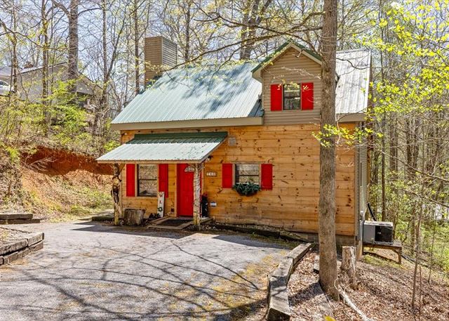 All I Ever Wanted Gatlinburg Cabin in Arts & Crafts Community near Downtown Gatlinburg