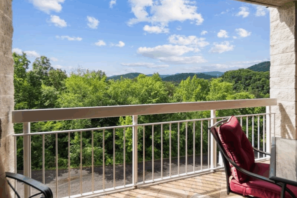 Whispering Pines 444 Vacation Destination Downtown Pigeon Forge with Mountain View