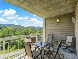 Come on Inn Whispering Pines 531 3 Bedroom in Pigeon Forge near Dollywood