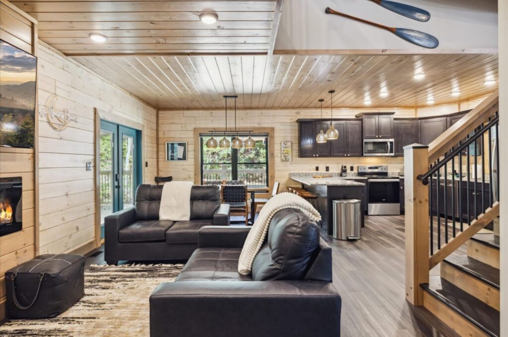 Discount Gatlinburg Cabins Neon Moon Sleeps 10