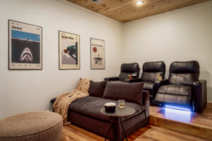 Five bedroom Sleeps 13 Free Dollywood and Soaky Mountain Ticket Vacation Rental