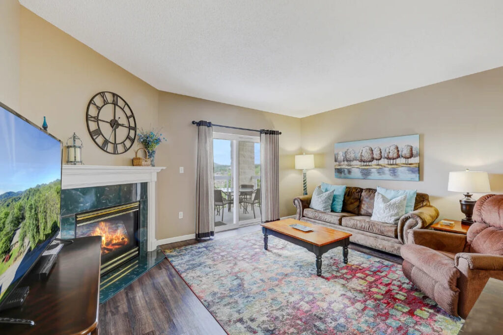 Downtown Pigeon Forge 1 Bedroom Condo, Bearadise Whispering Pines 221