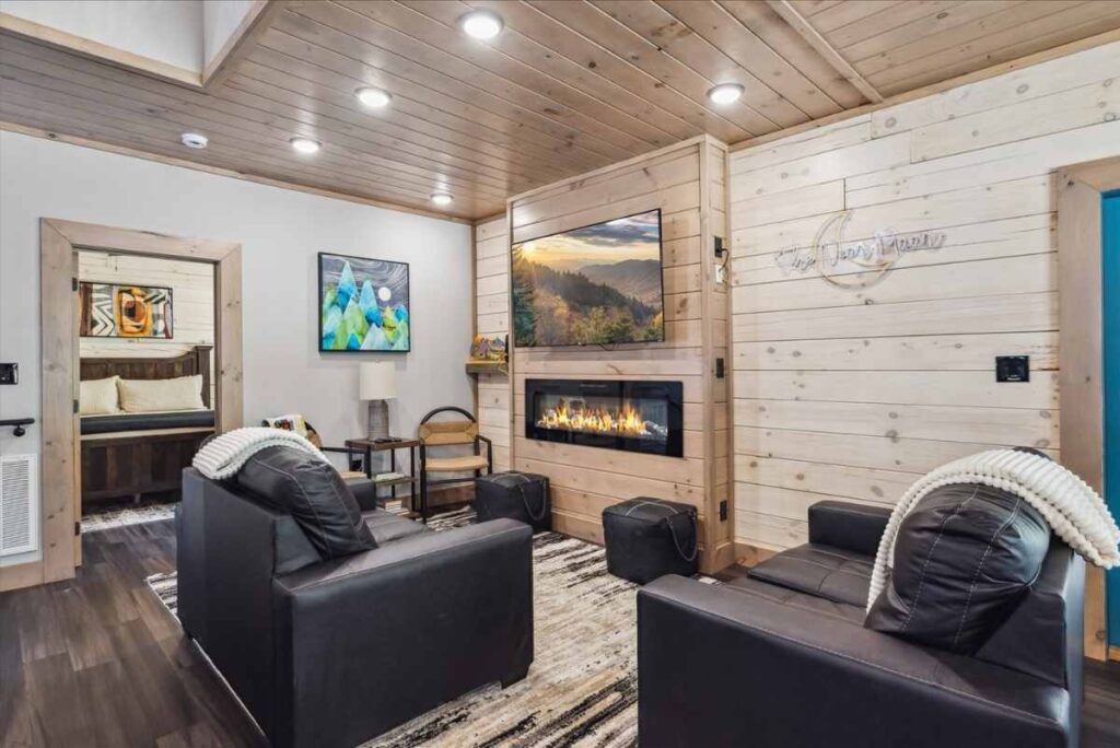 3 Bedroom Vacation Cabin and Condo Rentals in Downtown Pigeon Forge near Dollywood