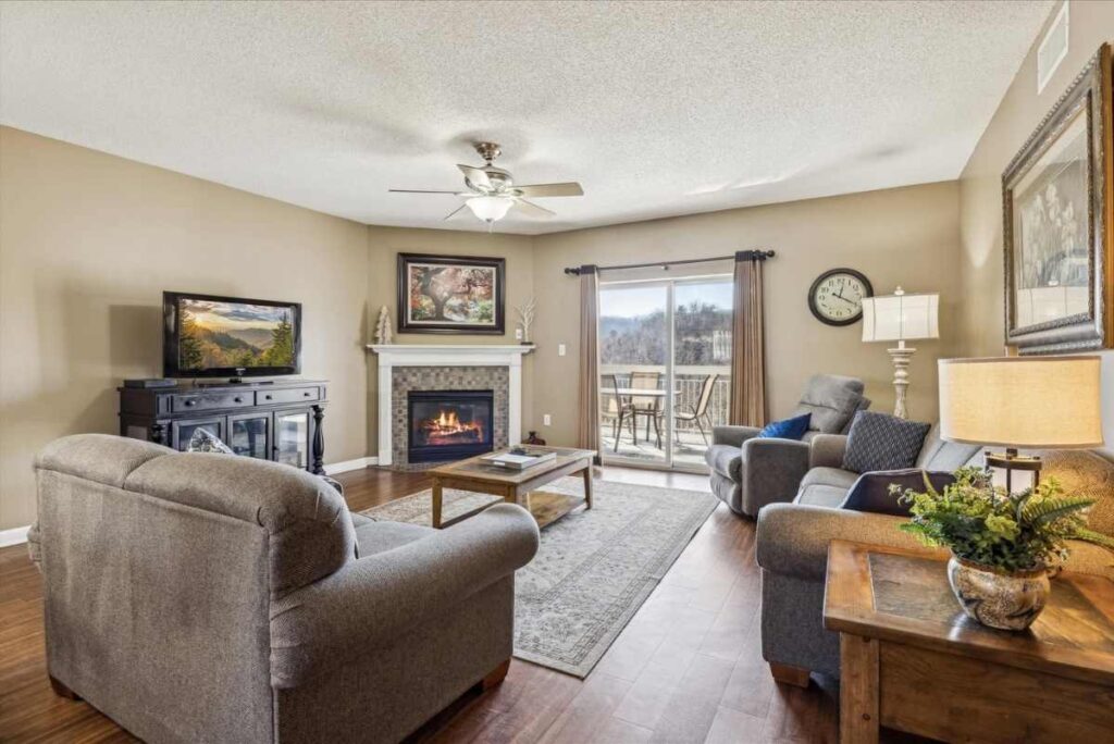 4 Bedroom Vacation Cabin and Condo Rentals in Downtown Pigeon Forge near Dollywood (