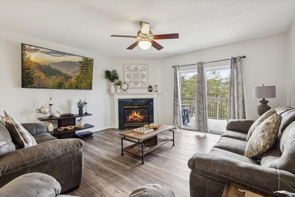 Three Bedroom Vacation Condo Rentals in Downtown Pigeon Forge near Dollywood