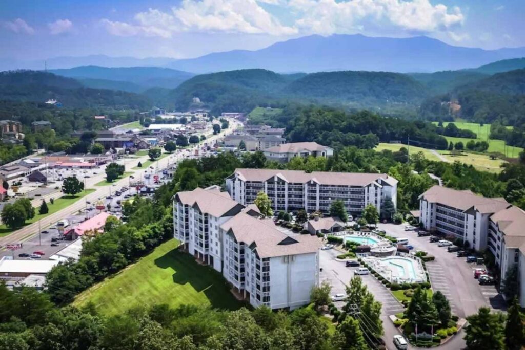 Three Bedroom Vacation Condo Rentals in Downtown Pigeon Forge near Dollywood