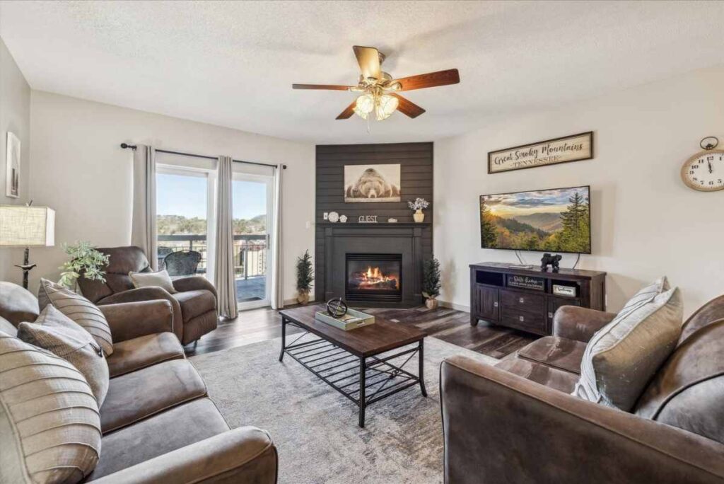 Three Bedroom Vacation Condo Rentals in Downtown Pigeon Forge near Dollywood (