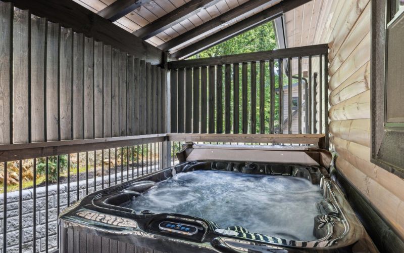 Two Bedroom Gatlinburg Cabin with Hot Tub, Games King Beds, and Mountain Views