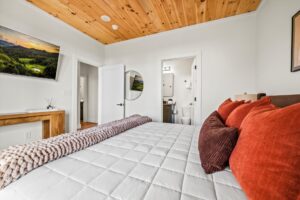 5 Bedroom Vacation Cabin Rental with Indoor Pool and Game Room Lodges at Reedmont