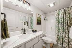 Cedar Lodge Vacation Condo Cabin Rental 605 Riverside Retreat Near Dollywood on the River