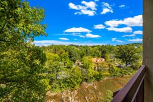 Cedar Lodge Vacation Condo Cabin Rental 605 Riverside Retreat Near Dollywood on the River