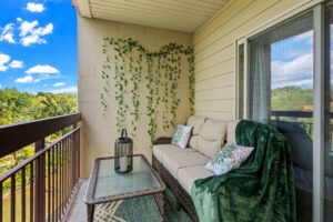 Cedar Lodge Vacation Condo Cabin Rental 605 Riverside Retreat Near Dollywood on the River