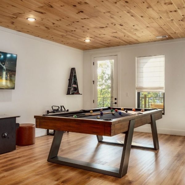 Group Rentals at Lodges at Reedmont Three Four and Five Bedroom Cabins near Knoxville and Dollywood