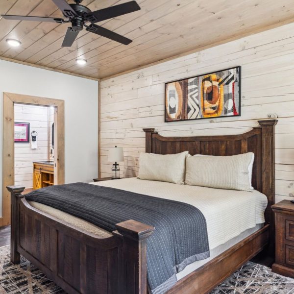 Gatlinburg Four Bedroom Cabin with Indoor Pool (