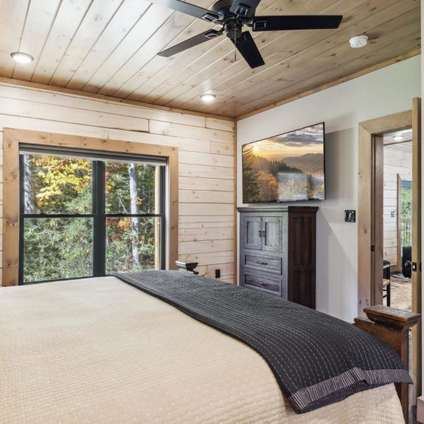 Gatlinburg Four Bedroom Cabin with Indoor Pool (