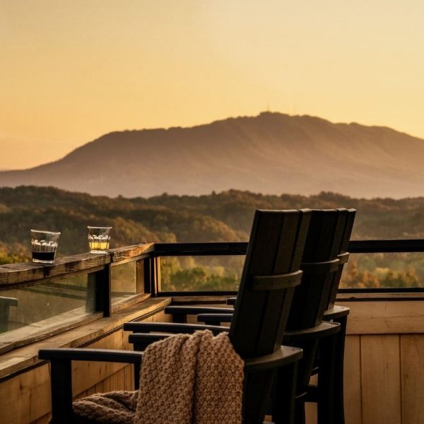 Group Rentals at Lodges at Reedmont Three Four and Five Bedroom Cabins near Knoxville and Dollywood