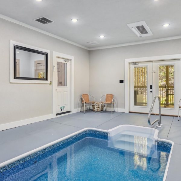 Gatlinburg Four Bedroom Cabin with Indoor Pool (