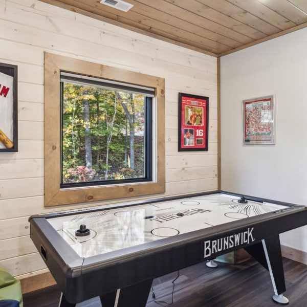 Gatlinburg Four Bedroom Cabin with Indoor Pool (